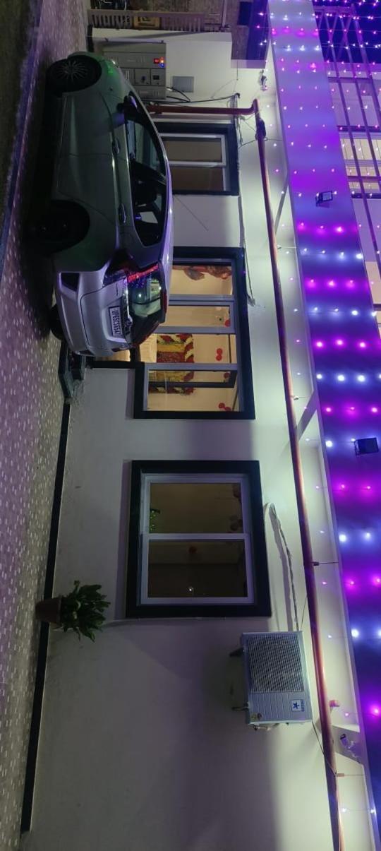 Jhankar Banquet And Lawn Varanasi Ngoại thất bức ảnh